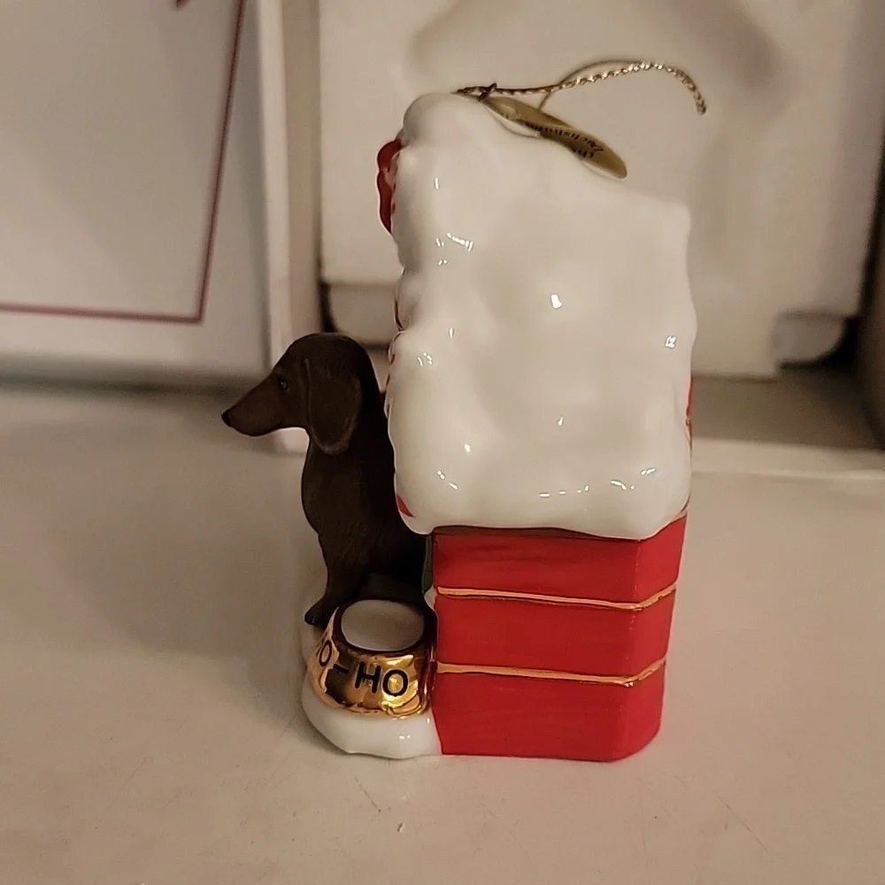 Danbury Mint 2008 Dachshund in dog house ornament new nwt